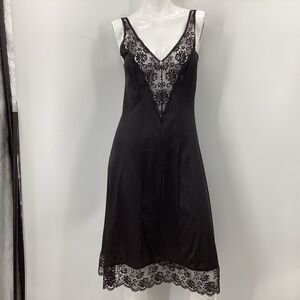 *** JC Penney Fantasia Black Slip *** 32